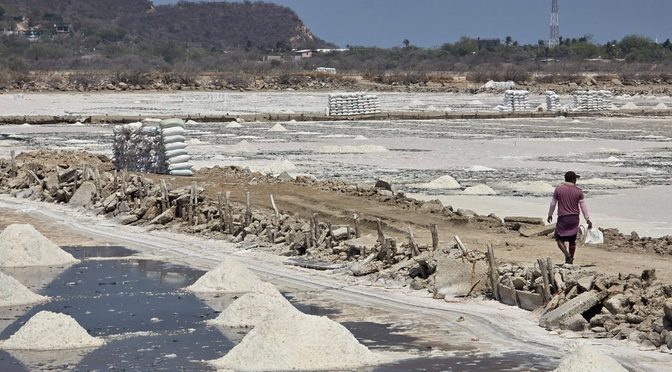 Oaxaca – Comunidad pasa más de dos meses bajo el agua por mar de fondo (N+)