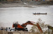 Internacional – Playas muertas y agua contaminada: la minería asedia al río Kaka en territorio indígena Leco (Mongabay Latam)