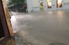 Yucatán – Mérida bajo el agua: tormenta deja calles inundadas, árboles caídos y caos vial (Milenio)