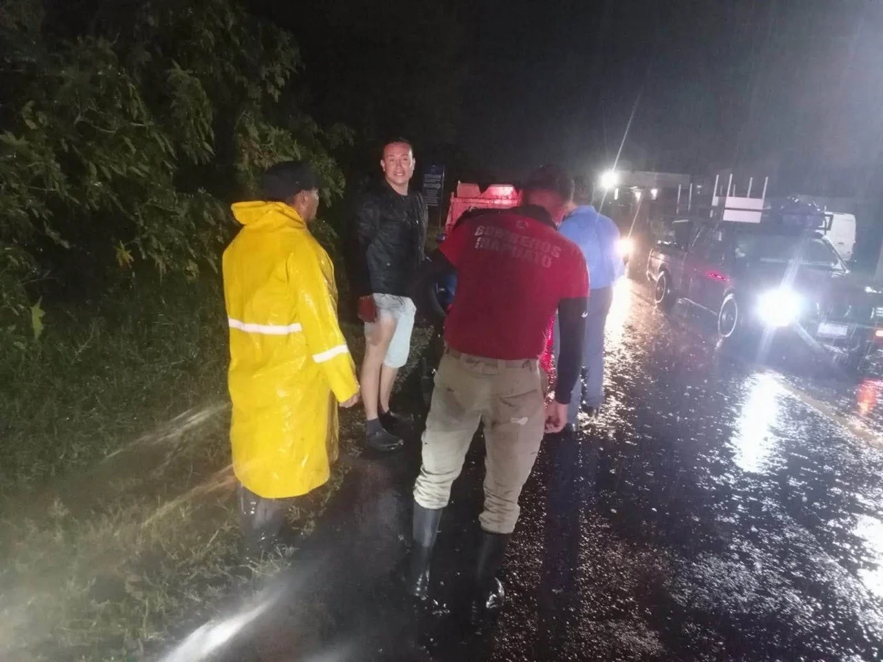 Guanajuato – Basura y exceso de agua agravaron inundaciones en colonias de Irapuato (Zona Franco)