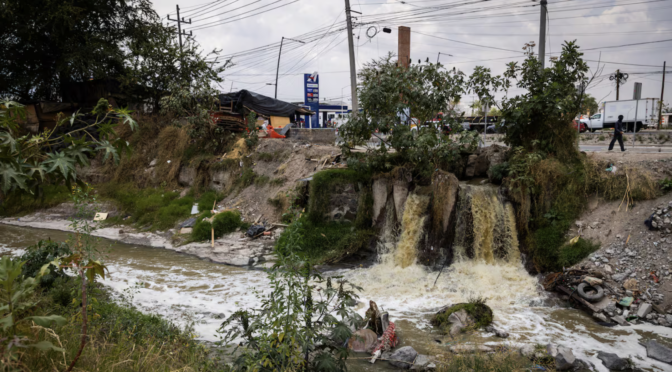 Jalisco – La crisis por el agua sucia y maloliente en Guadalajara escala: “Mis vecinos y yo estamos enfermando” (El País)