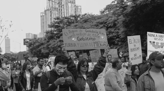 Jalisco – “Queremos agua, no represión”: marcha por agua limpia en la ZMG termina con 51 detenciones arbitrarias (Revista Espejo)