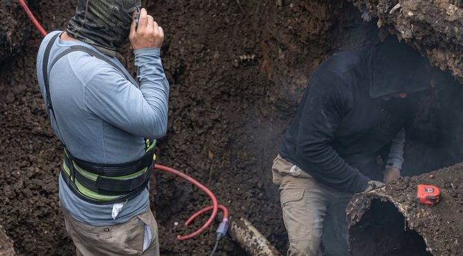 Veracruz – Atienden fuga en línea principal de agua potable en Xalapa (Más Noticias)
