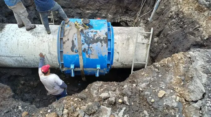 Estado de México – Fuga en acueducto deja con menor suministro de agua a Neza y La Paz (El Sol de Toluca)