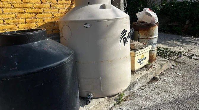 Guerrero – Falta de agua en colonias de Acapulco obliga a familias a recolectar lluvia (El Sol de Acapulco)