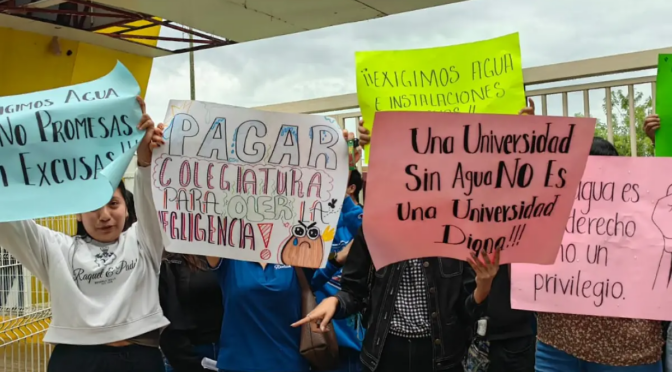 Hidalgo – Estudiantes protestan en la UTHH por falta de agua en los baños (El Sol de Hidalgo)