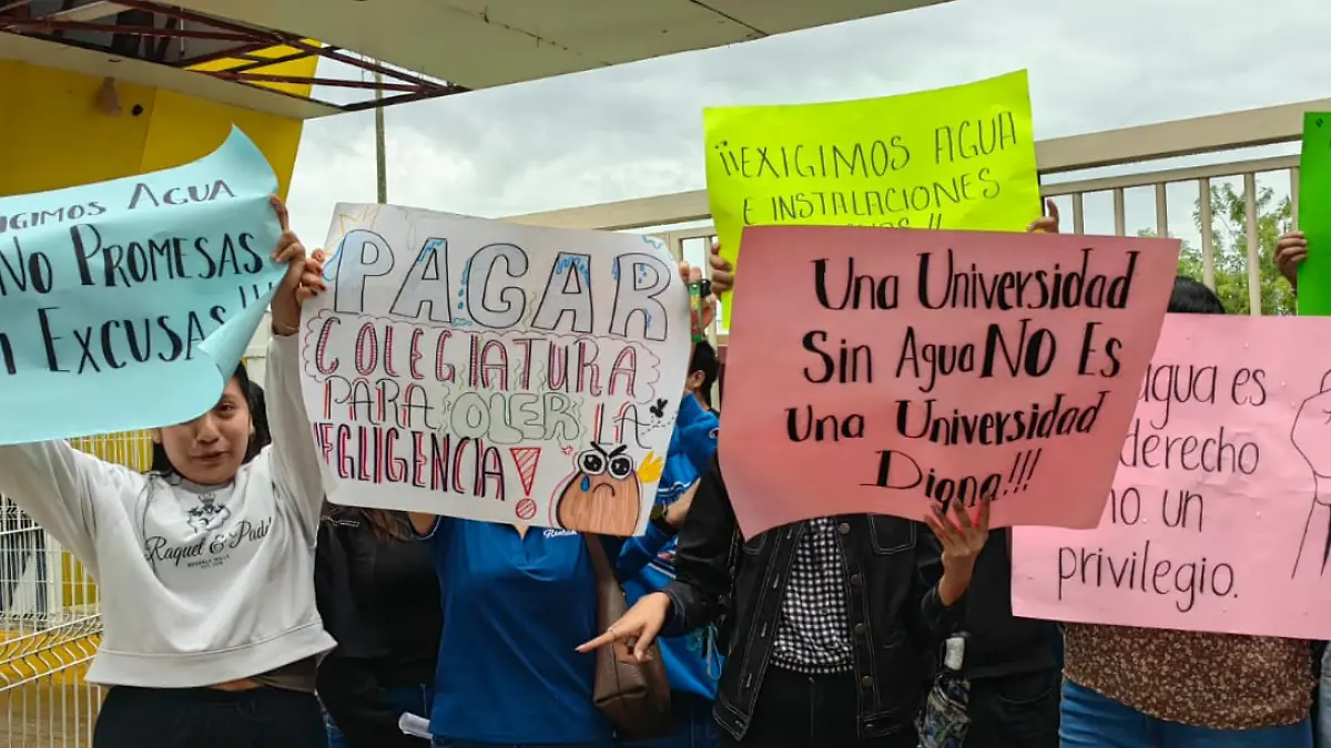 Hidalgo – Estudiantes protestan en la UTHH por falta de agua en los baños (El Sol de Hidalgo)