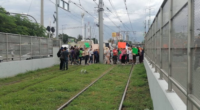 Jalisco – Ciudadanos se manifiestan por la mala calidad del agua en Guadalajara; suspenden la Línea 1 (N+)