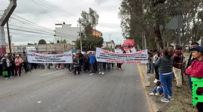 Estado de México – Ejidatarios de Tequisistlán bloquean carretera Lechería-Texcoco; exigen 700 tomas de agua (La Jornada)