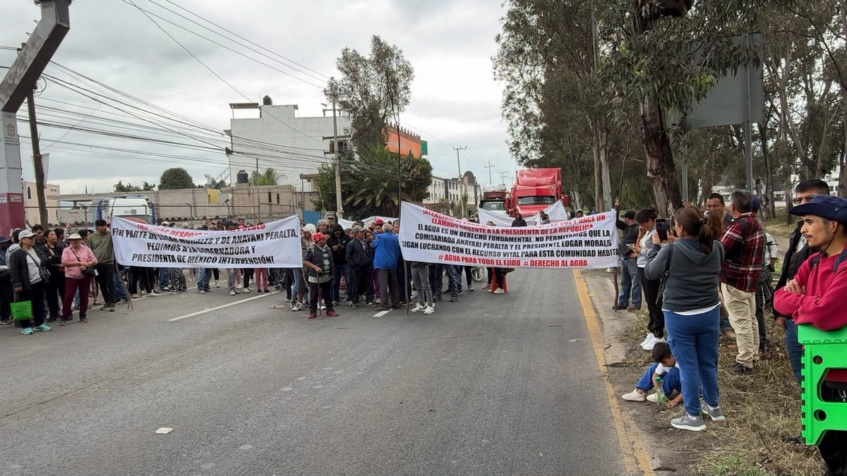 Estado de México – Ejidatarios de Tequisistlán bloquean carretera Lechería-Texcoco; exigen 700 tomas de agua (La Jornada)